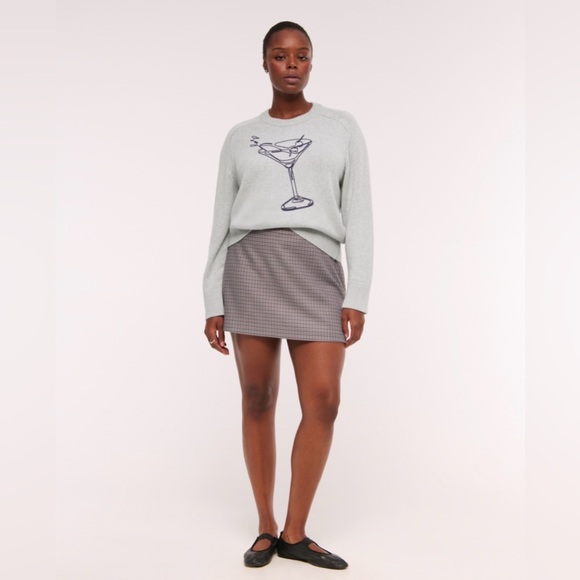 The A&F Madeline Martini 🍸 Crew - Picture 3 of 8